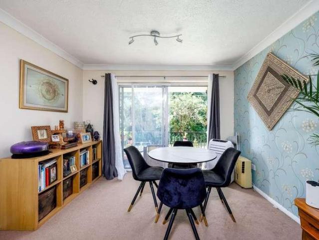 3 bed flat for sale