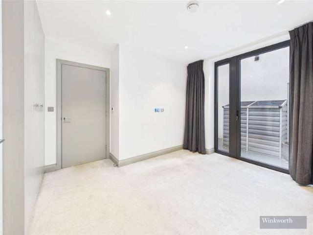 3 bed flat for sale