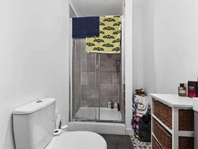 3 bed flat for sale
