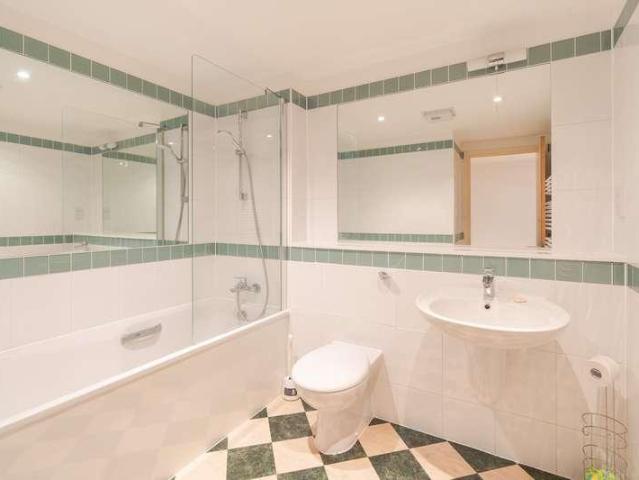 3 bed flat for sale