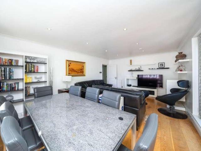 3 bed flat for sale