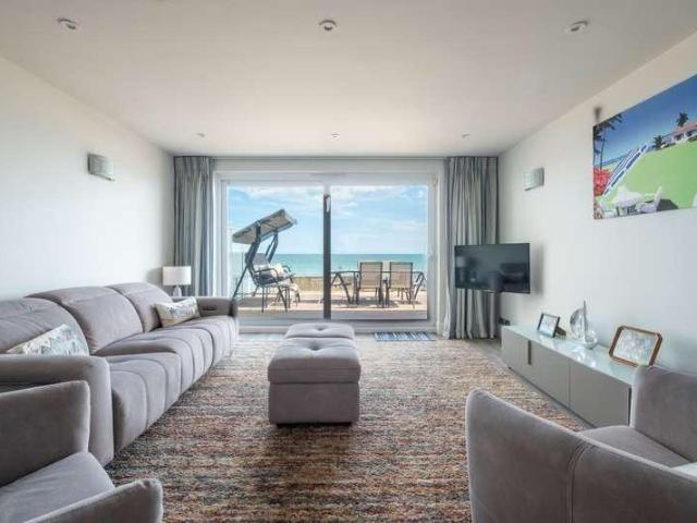 3 bed flat for sale