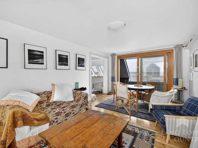 3 bed flat for sale