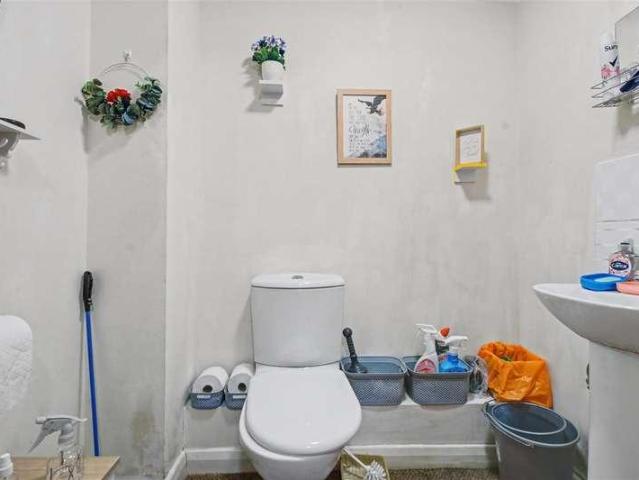 3 bed flat for sale