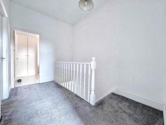 3 bed flat for sale