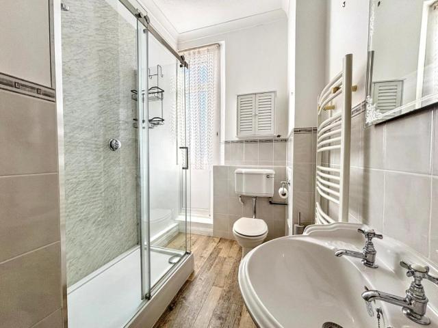 3 bed flat for sale