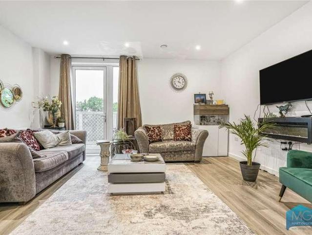 3 bed flat for sale
