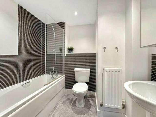 3 bed flat for sale