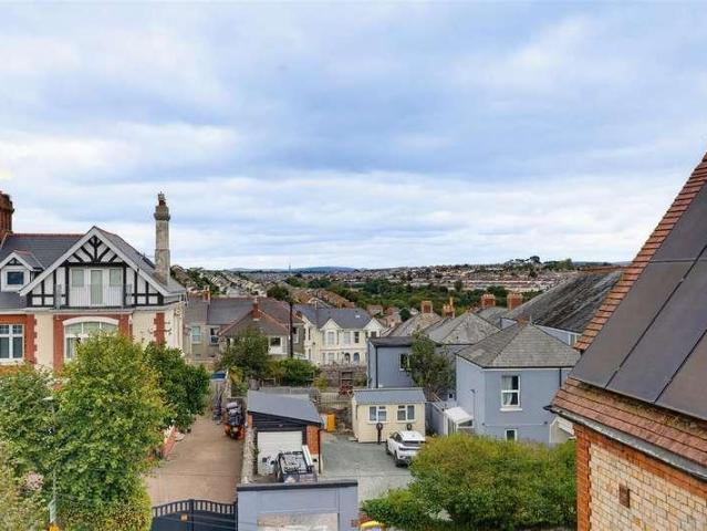 3 bed flat for sale