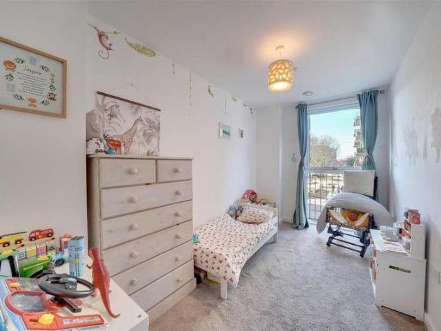 3 bed flat for sale