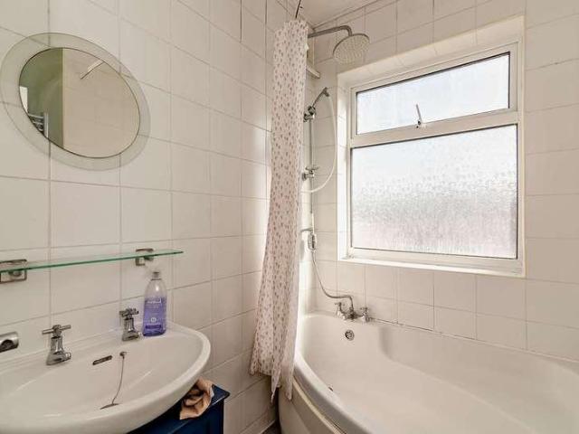 3 bed flat for sale
