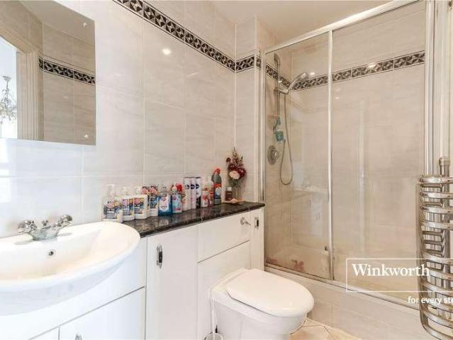 3 bed flat for sale