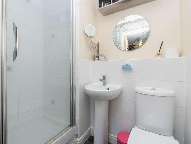 3 bed flat for sale
