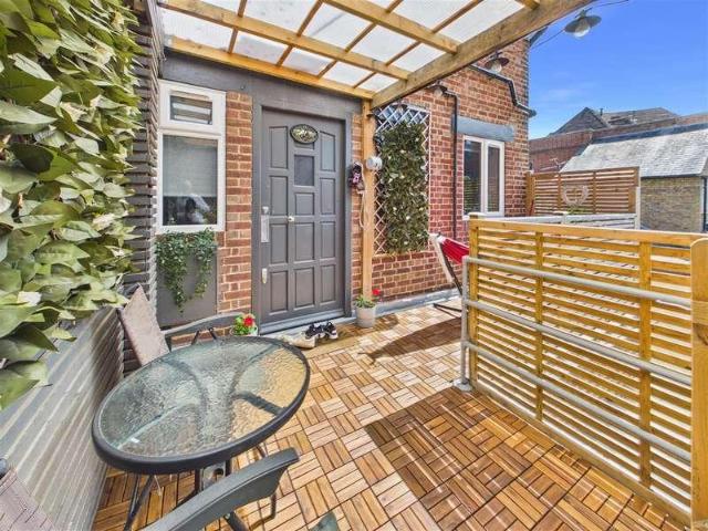 3 bed flat for sale