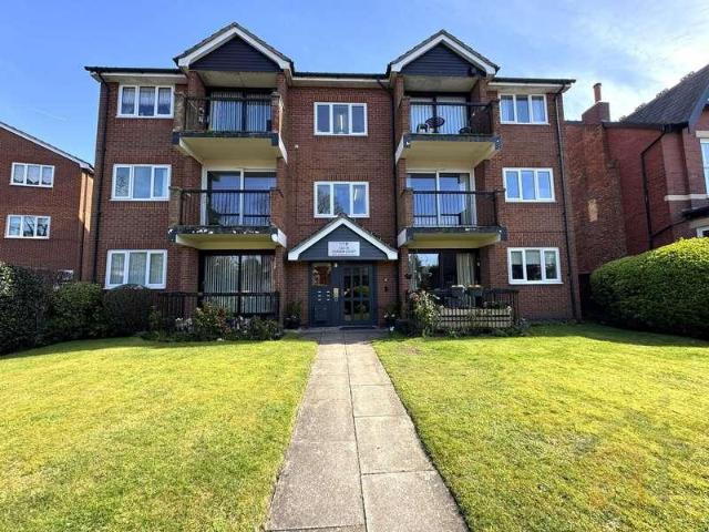 3 bed flat for sale