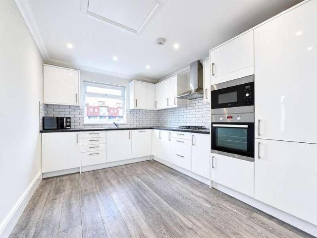 3 bed flat for sale