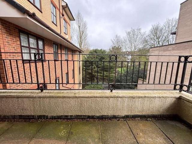 3 bed flat for sale