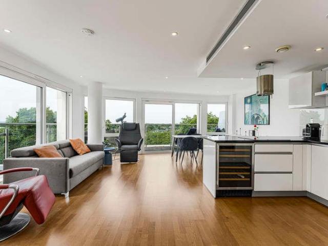 3 bed flat for sale