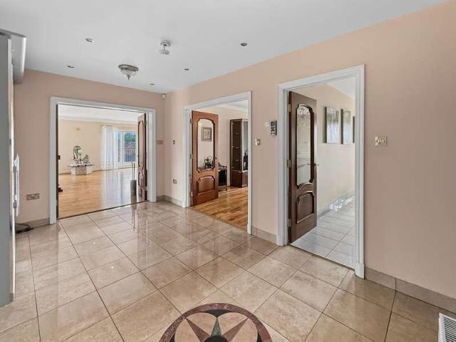 3 bed flat for sale