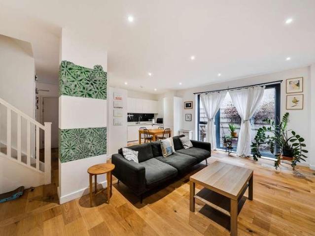 3 bed flat for sale