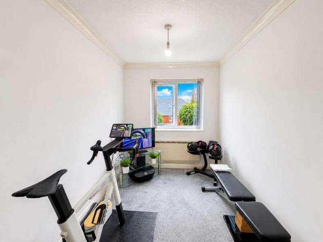 3 bed flat for sale