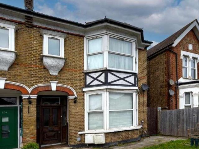 3 bed flat for sale