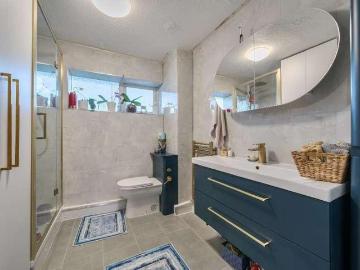 3 bed flat for sale