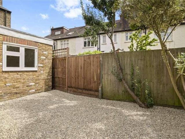 3 bed flat for sale