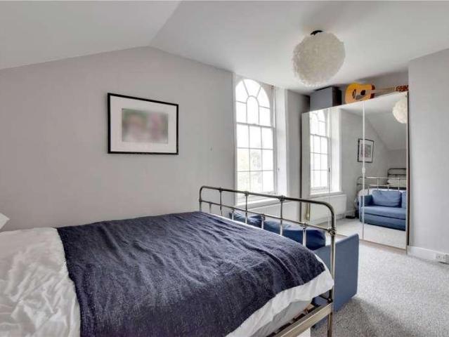 3 bed flat for sale