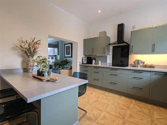 3 bed flat for sale