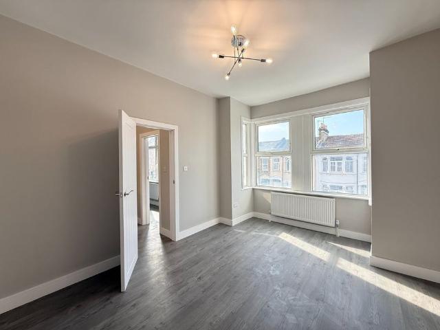 3 Bed Flat, Glenparke Road, E7