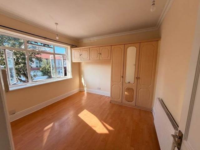 3 Bed Flat, Hampton Road, IG1