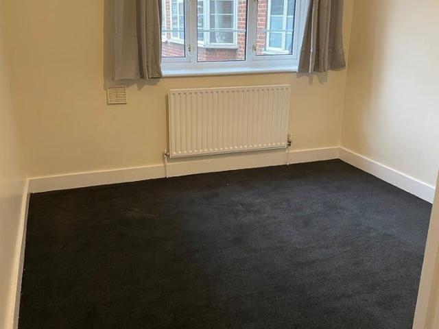 3 Bed Flat, Holmbury Court, SW17