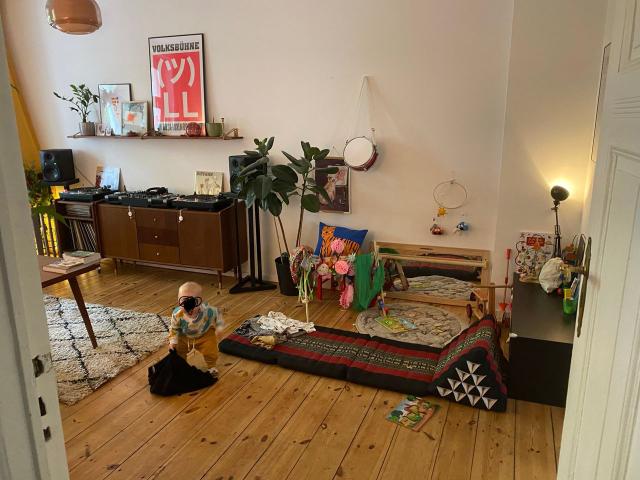3 bed Flat in Neukölln near S Bahn Sonnenallee, Berlin Amsterdam Apartments for Rent