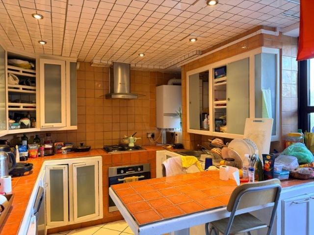 3 bed flat in old street area