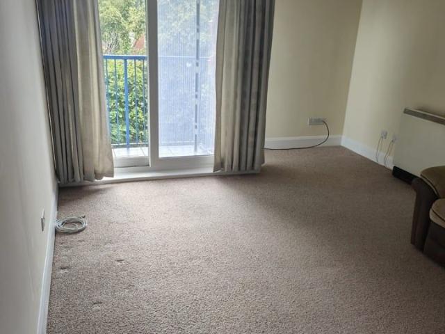 3 Bed Flat, Knightsfield, LU2