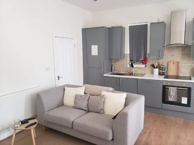 3 Bed Flat, Lidgett Lane, LS17