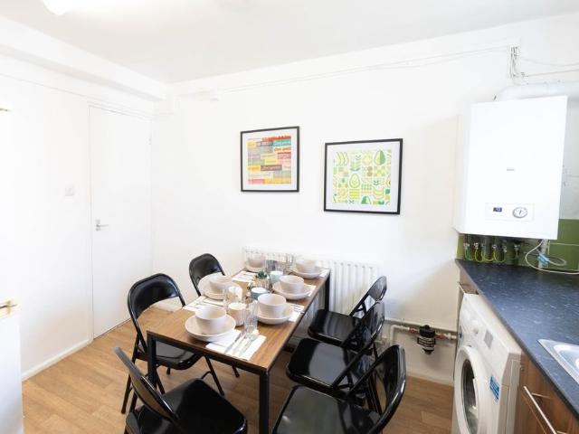 3 Bed Flat, Lloyd Baker St, WC1X