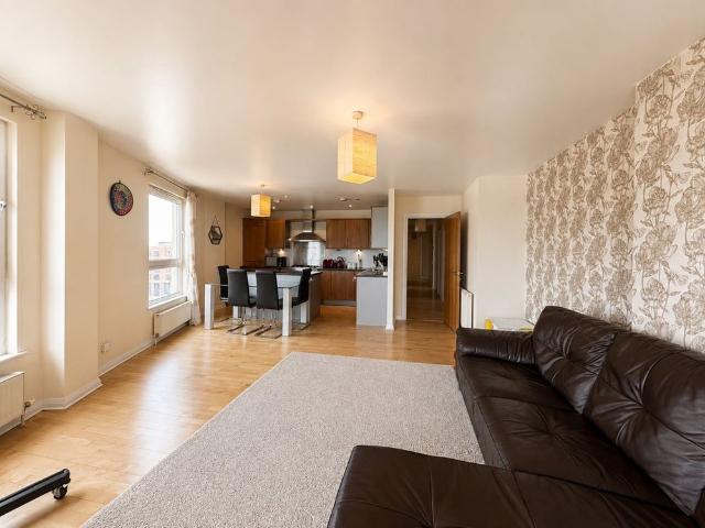 3 Bed Flat, Portland Gardens, EH6