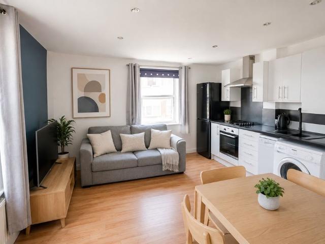 3 Bed Flat, Queens Road, NG9