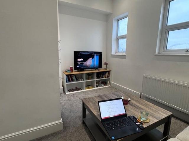 3 Bed Flat, Queens Road, NG9