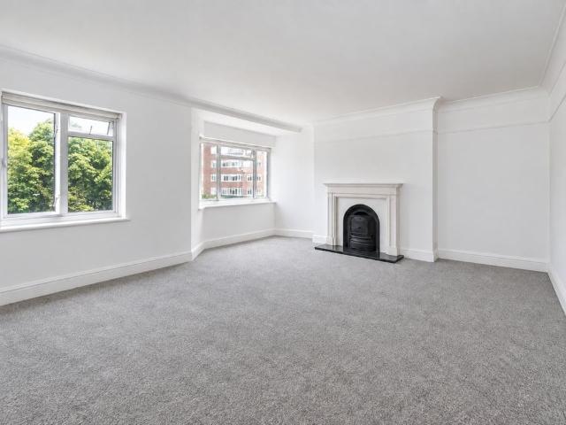 3 Bed Flat, Queens Road, TW10