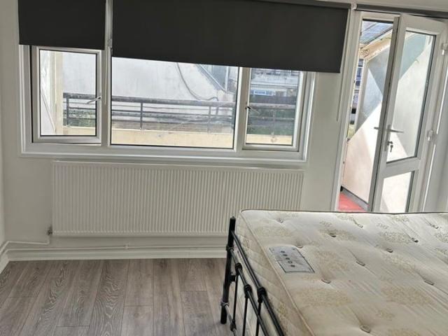 3 Bed Flat, Renown Close, CR0