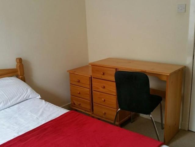 3 Bed Flat, Rose Street North Lane, EH2
