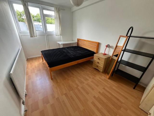 3 Bed Flat, Rosenau Road, SW11