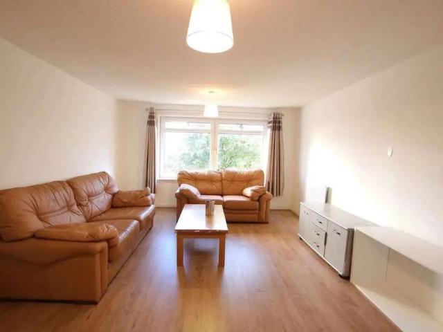 3 Bed Flat, St. Mungo Avenue, G4