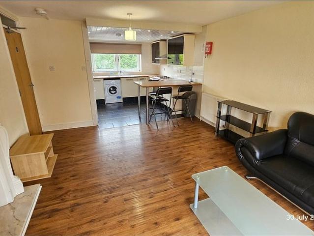 3 Bed Flat, St. Mungo Avenue Hmo Licensed, G4