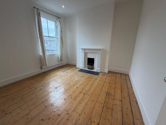 3 Bed Flat, Saltoun Road, SW2