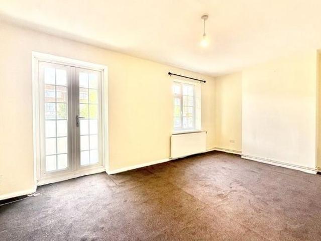 3 Bed Flat, Sheaveshill Court, NW9