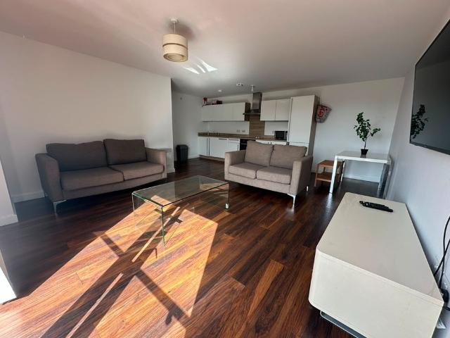 3 Bed Flat, The Riverside, M5